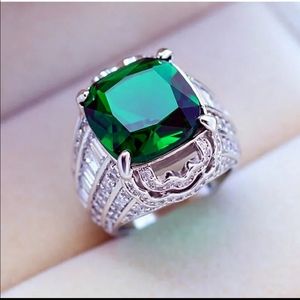 Emerald Ring / size 9
